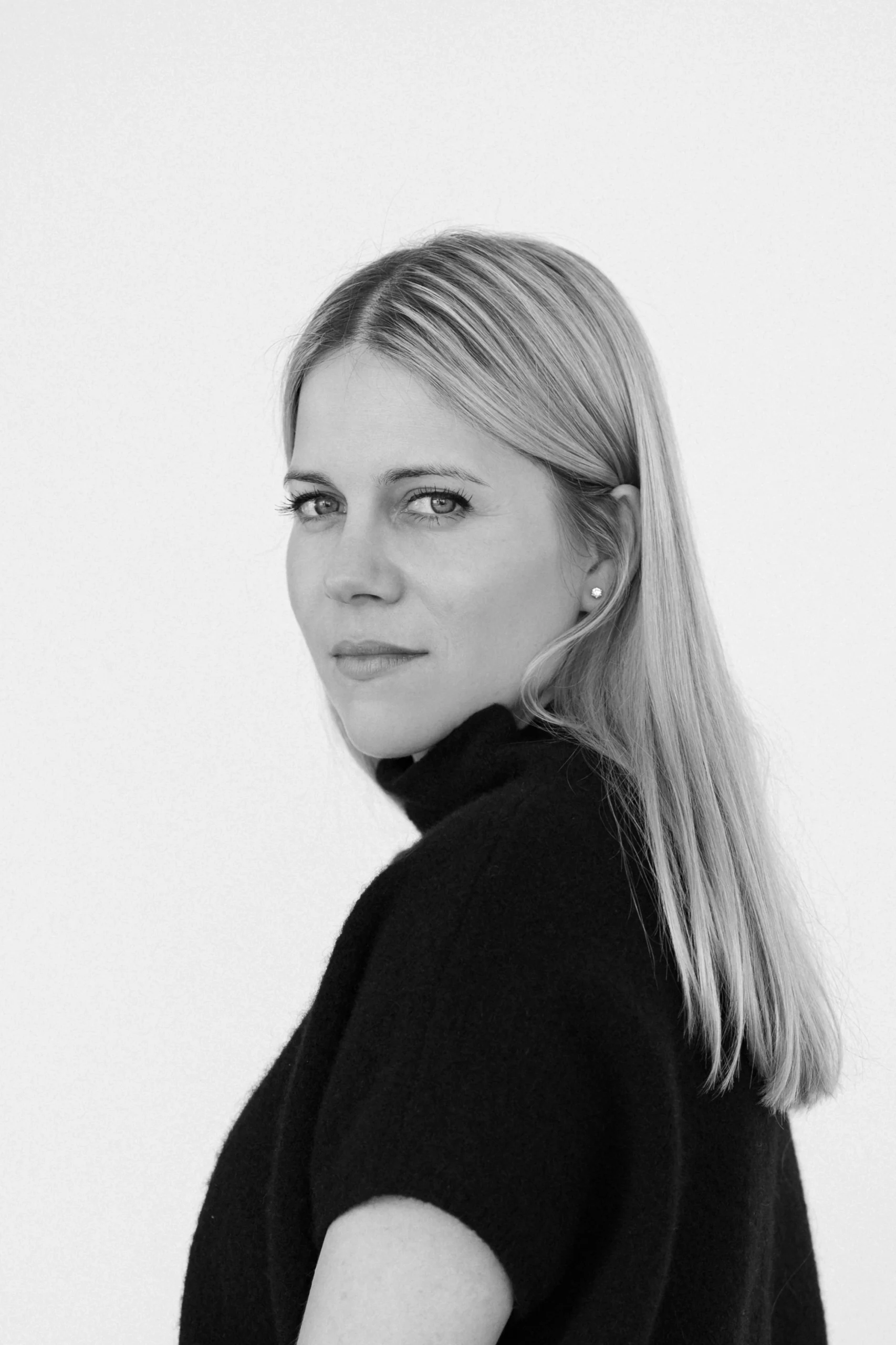 munich-studio-portraits-fionafranziska-kristina-1